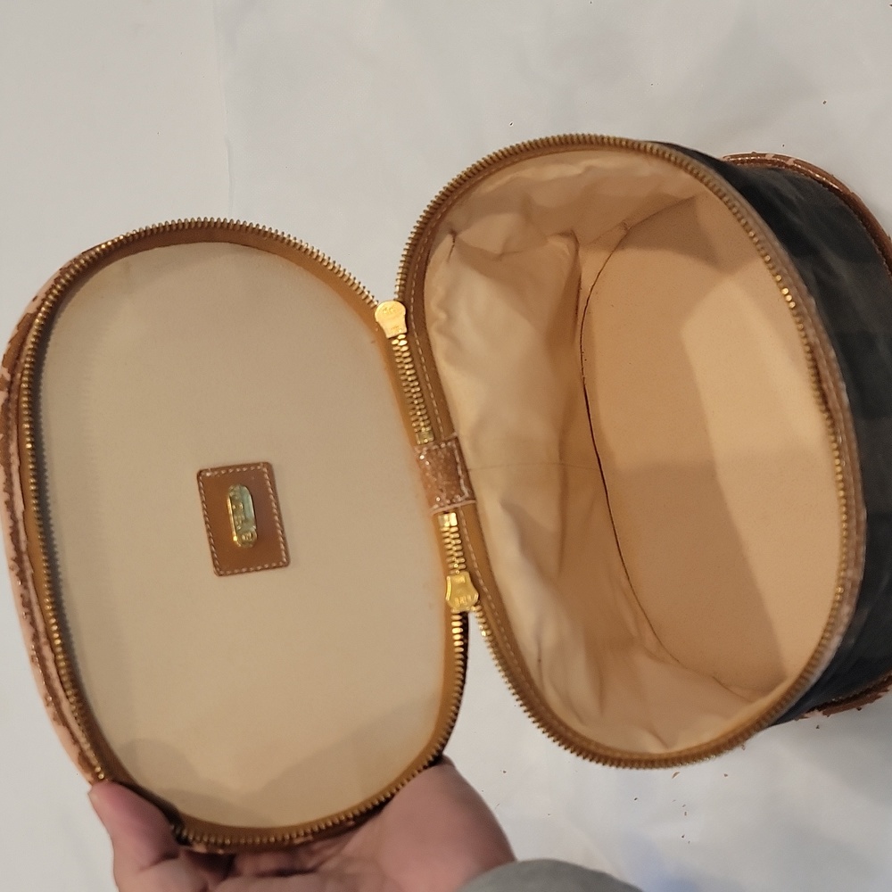 Authentic Fendi vanity kit - Picture 8 of 10